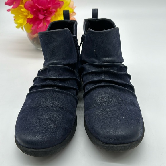 Cloudsteppers by Clarks Navy Blue Lightweight Leather Boots Size 9 MCA6604K - Picture 2 of 7